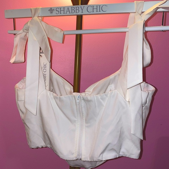 White corset - Picture 2 of 2